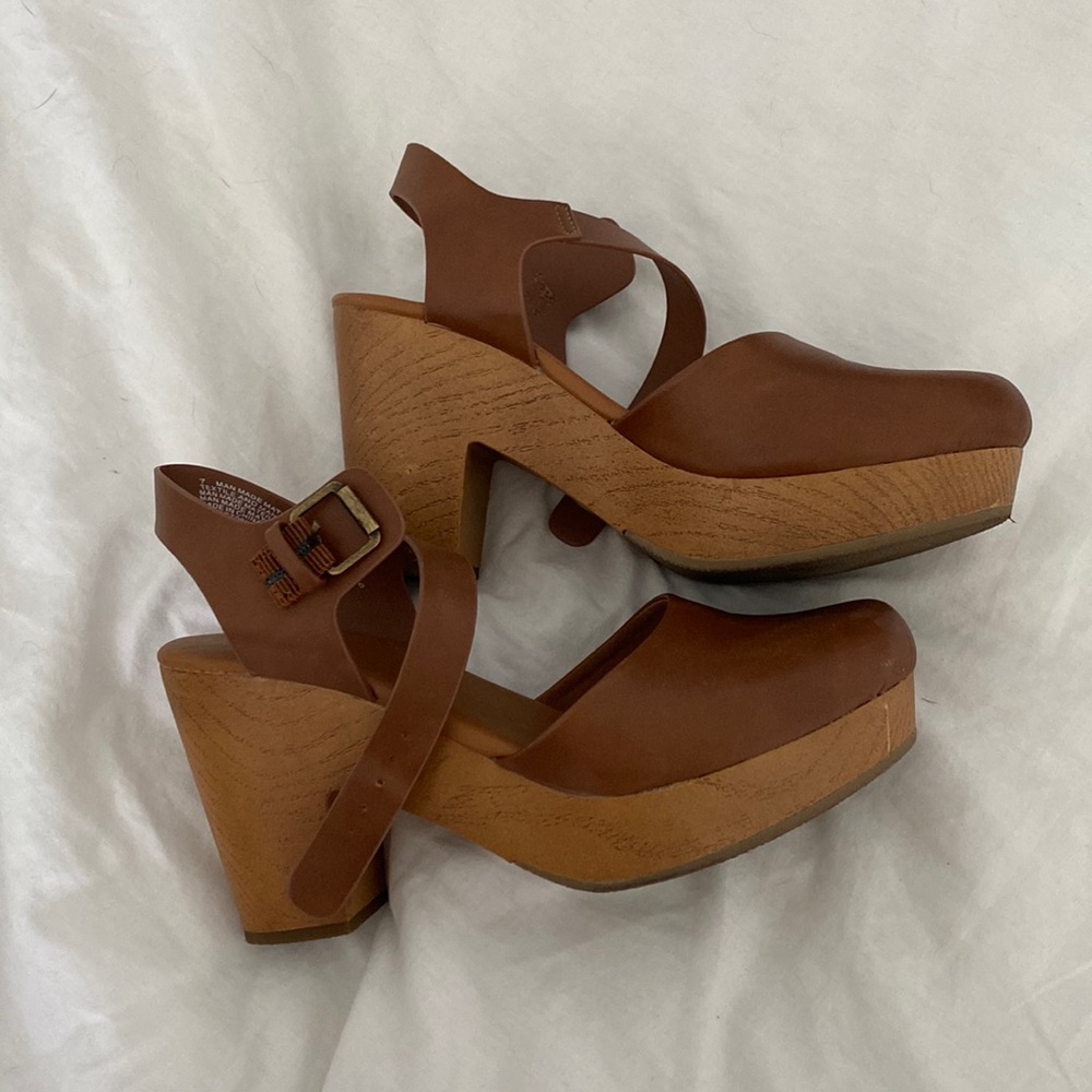 Universal Thread Wood Clog Heeled Brown Leather Sandals W7